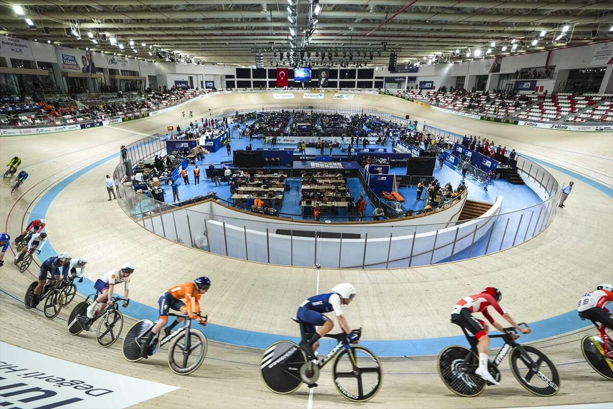 Konya Olimpik Veledromu’nda üçüncü gün yarışları başladı 1